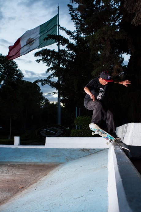 Carlos Sonora SW Frontside Crooks